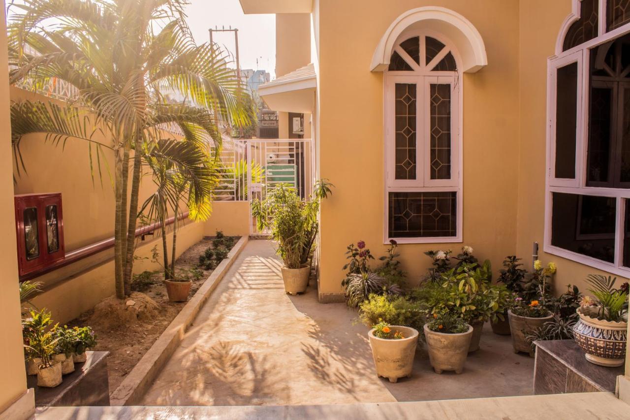 Lav Kush International Hotel Varanasi Exterior photo