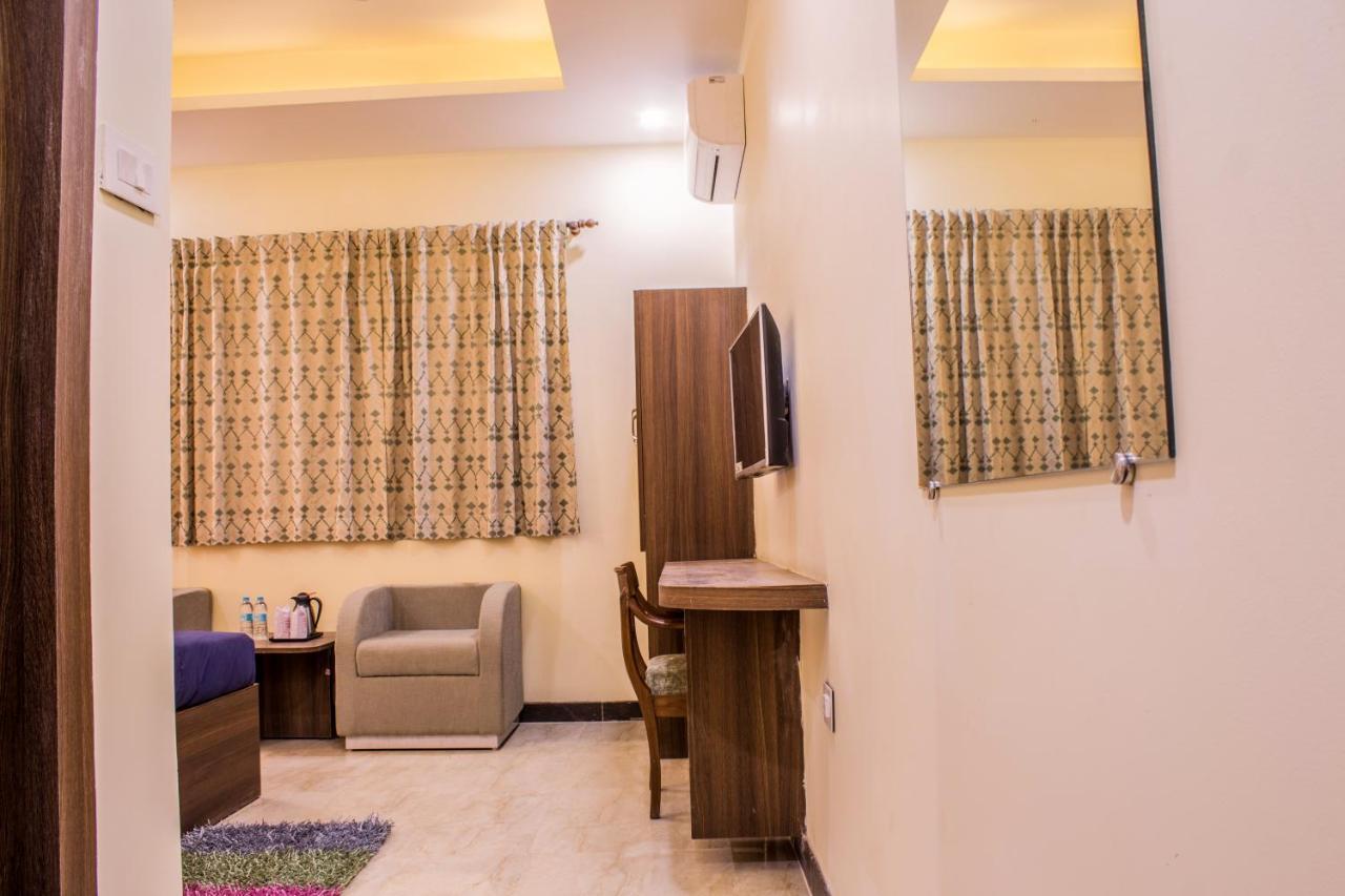 Lav Kush International Hotel Varanasi Exterior photo