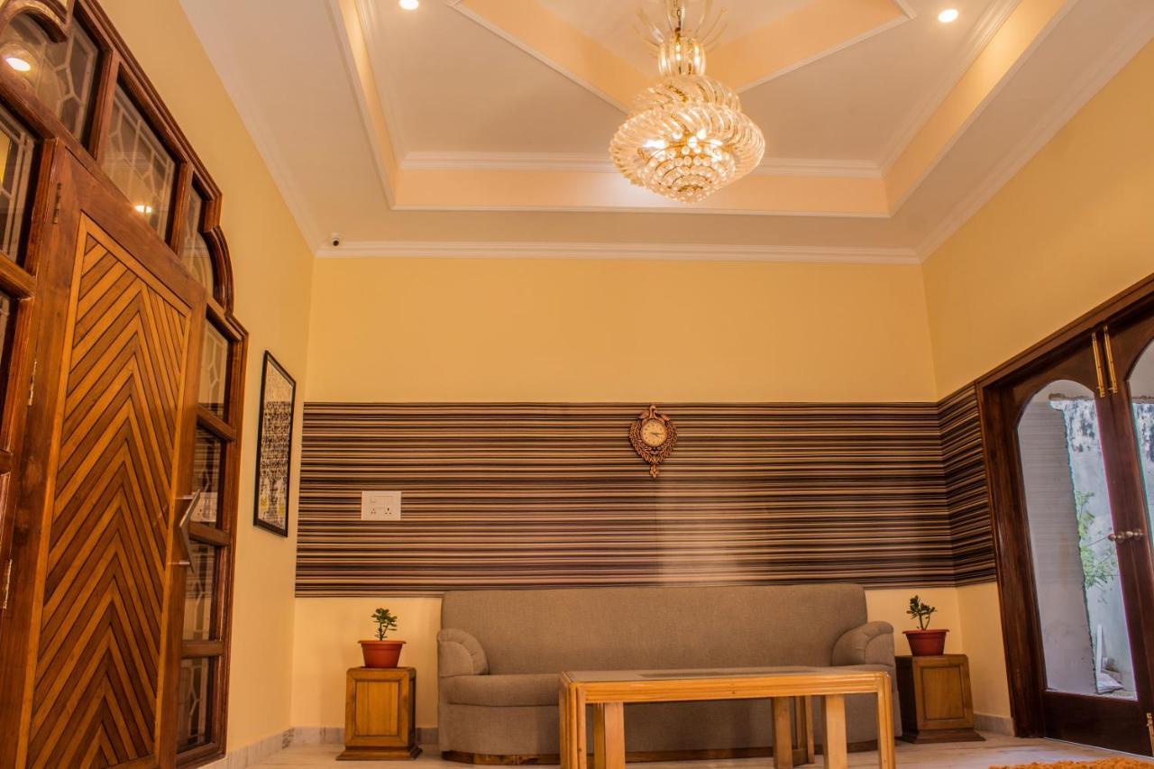 Lav Kush International Hotel Varanasi Exterior photo