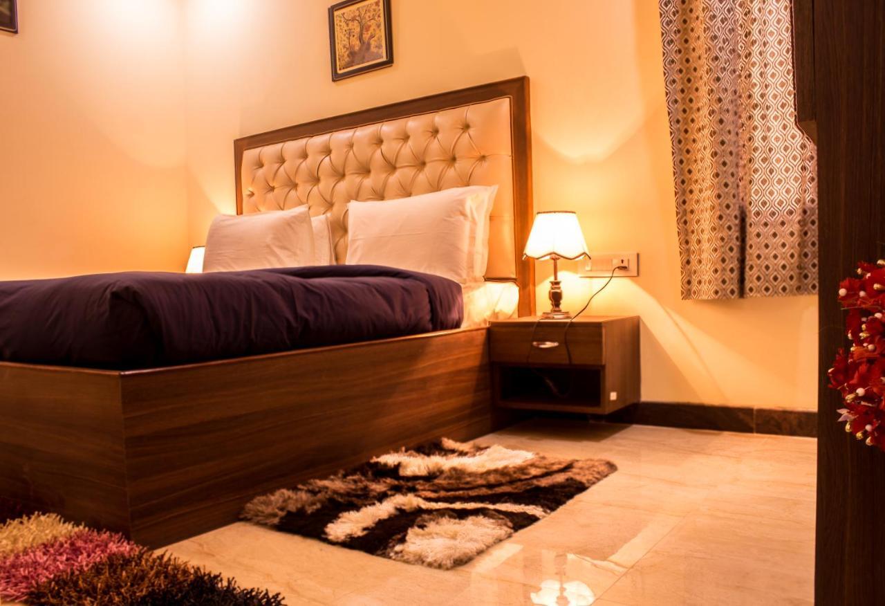 Lav Kush International Hotel Varanasi Exterior photo