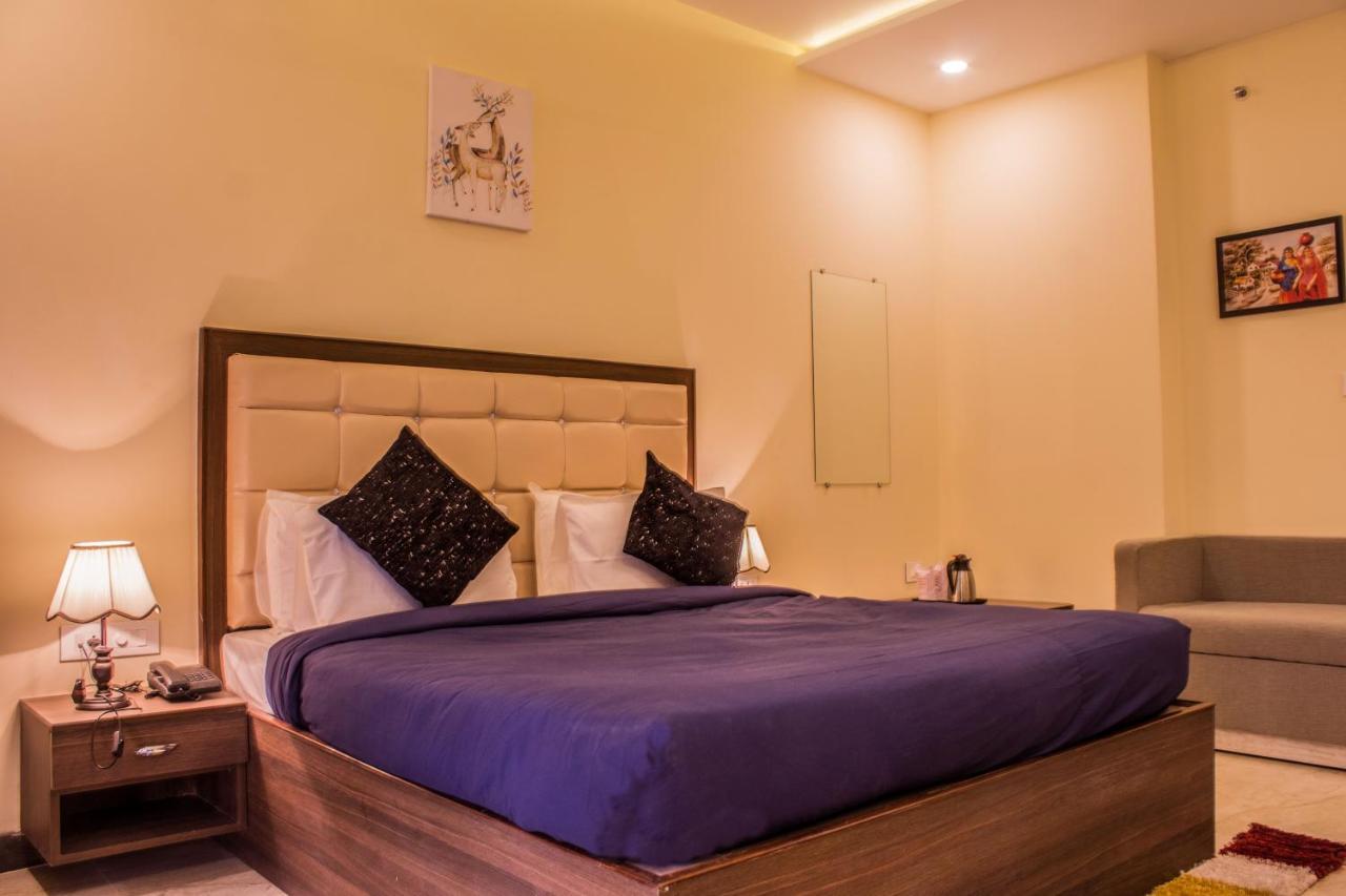 Lav Kush International Hotel Varanasi Exterior photo